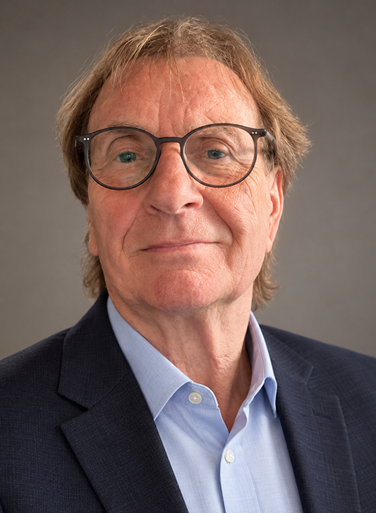 frank-gravemeier-werbeagentur-hamm-533×728 Portrait von Frank Gravemeier, Inhaber von Gravemeier Kommunikation in Hamm